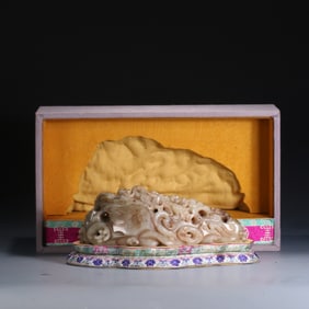 A Qing Dynasty Hetian jade "seawater dragon pattern" Shanzi ornament