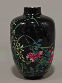 A large Qing Dynasty Yongzheng year style enamel color floral pattern jujube jar