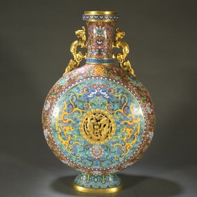 A Qing Qianlong cloisonné Fushou dragon pattern amphora appreciation bottle