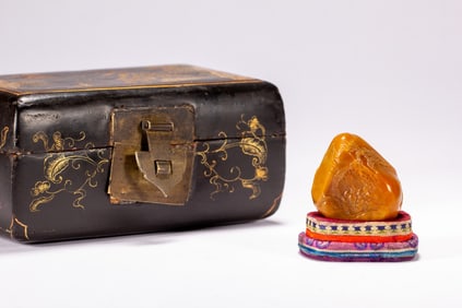 A piece of Tian Huang ornament