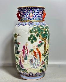 A piece of Qianlong in the Qing Dynasty pastel figure nine old pattern amphora in a bottle
