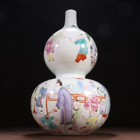 A piece of Qing Yongzheng pastel four concubines and sixteen gourd bottles