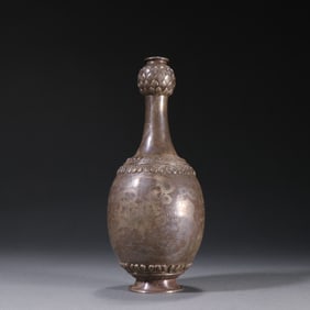 A piece of Qing Dynasty sterling silver engraved heart sutra net bottle