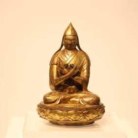 A bronze gilt statue of Tsongkhapa from the Qing Dynasty