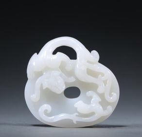 A piece of Hetian jade dragon pendant