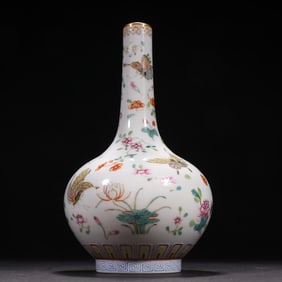 A piece of Qing Jiaqing pastel flower butterfly pattern gall bottle