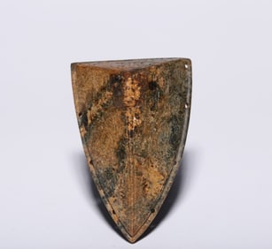 A piece of ancient jade jade ornament with dragon pattern in the Han Dynasty