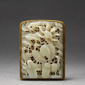 One piece of Hetian jade buckle