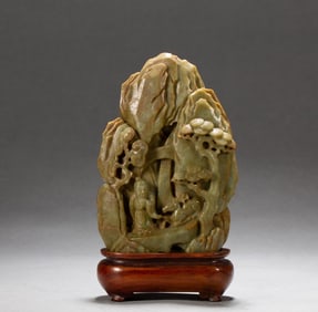 A Hetian jade figure ornament