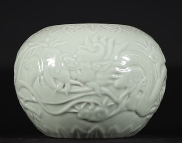 A piece of Qing Dynasty Yongzheng bean green glaze