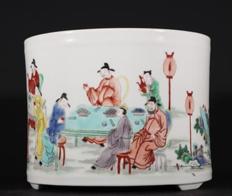 A pen holder for the Kangxi colorful night banquet in the Qing Dynasty