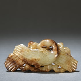 A piece of Hetian jade spirit bird offering longevity carving