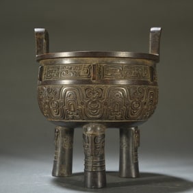 A piece of Ming Xuande copper tire tripod incense burner
