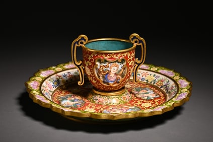 A piece of enamel color Western color tray lamp ornament