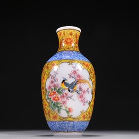 A piece of clear material tire painting, enamel window, flower and bird pattern appreciation bottle