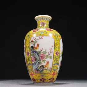 A piece of clear material tire painting, enamel window, flower and bird pattern appreciation bottle