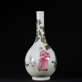 A piece of Qing Dynasty pastel figure gall bottle