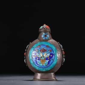 A Qing Dynasty sterling silver burnt blue-inlaid gemstone butterfly pattern snuff bottle