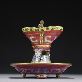 A set of Qing Qianlong rolling dragon pattern gold pastel cups