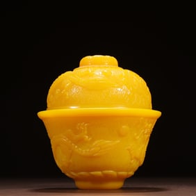 A piece of clear chanterelle yellow material tire carving double dragon play bead pattern tea bowl