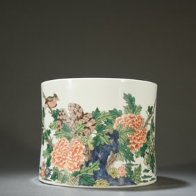 A colorful flower and bird poetry pen holder