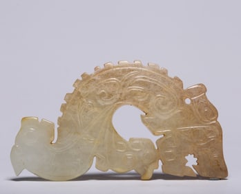 A Shang and Zhou Dynasty Hetian jade double-headed dragon pendant
