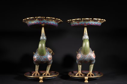 A pair of Qing Dynasty Qianlong cloisonné enamel cloisonné for the plate