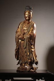 A piece of Qing Nan wood lacquered gold holds the Sutra Guanyin