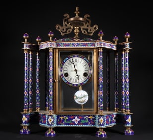 A Qing Dynasty cloisonné enamel cloisonné Western clock