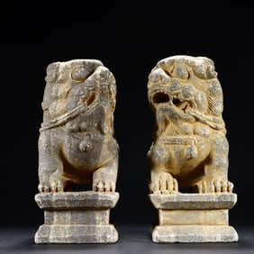 A pair of desk small stone lions