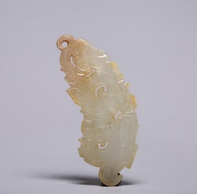 A piece of Western Zhou Hetian jade dragon warriors are admired