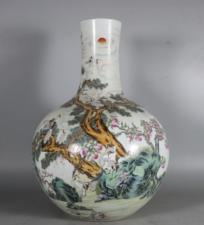 A piece of Qing Qianlong pastel hundred crane celestial ball bottle: Old Collection Of Qianlong Pastel Hundred Cranes In The Qing Dynasty, Size: H:52cm Belly Diameter:38cm (The Dimensions Of All Batches Are Manually Measured.If You Need More Detailed Information, Pleas