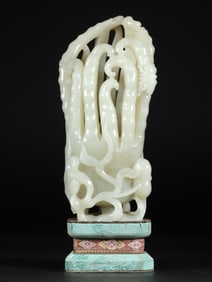 Hetian jade Buddha hand ornaments are large