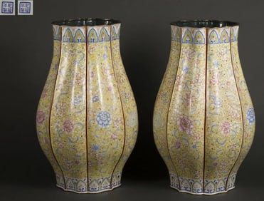 Qing Qianlong copper tire painting enamel entwined flower melon edge bottle