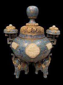 The palace cloisonné inlaid with jade three elephants, the sole of the foot aromatherapy stove is