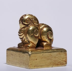 A Han Dynasty pure gold rui beast button seal