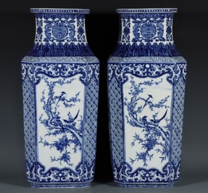 A pair of Qing Qianlong blue and white Fushou pattern dragon pattern 10,000 characters corner window