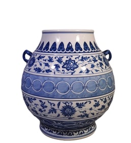 A piece of the Qing Dynasty Qianlong year blue and white entwined branches lotus pattern double ear