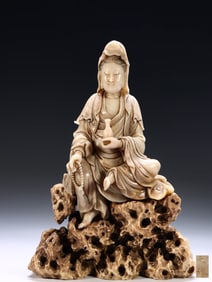 Qing Yuan bead Shoushan hibiscus stone carving net bottle Guanyin sitting statue