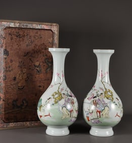 Qing Qianlong style pastel painted gold character story bottle