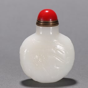 A piece of Qing Hetian jade carved lion play ball pattern snuff bottle