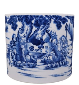 A piece of Qing Yongzheng blue and white character pen holder