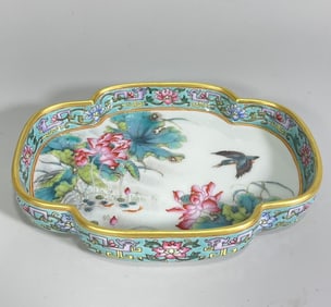 A piece of Qianlong in the Qing Dynasty pastel pattern, lotus kingfisher, gold begonia pen wash