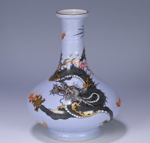 A piece of Qing Yongzheng official kiln chisel flower pastel dragon pattern bottle