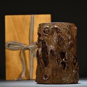 An old collection of Ming Yuan's stump scar pattern pen holder