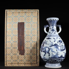 An old Tibetan Ming Dynasty Xuande blue and white figure amphora