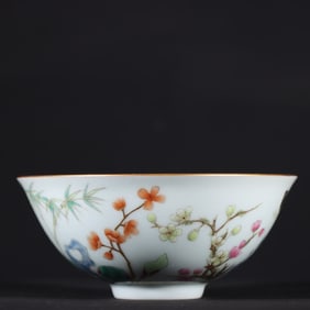 An old Qianlong pastel bowl from the Qing Dynasty