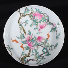 An old collection of Qing Dynasty Yongzheng pastel peach plate