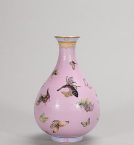 Qing Yongzheng pastel palace powder ground rolling road hundred butterfly jade pot spring bottle