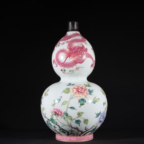 An old collection of Qing Dynasty Qianlong pastel inlaid silver buckle dragon pattern gourd bottle